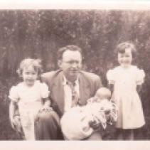 Robert Francis Murphy with his children Maureen, Robert and Jeanne